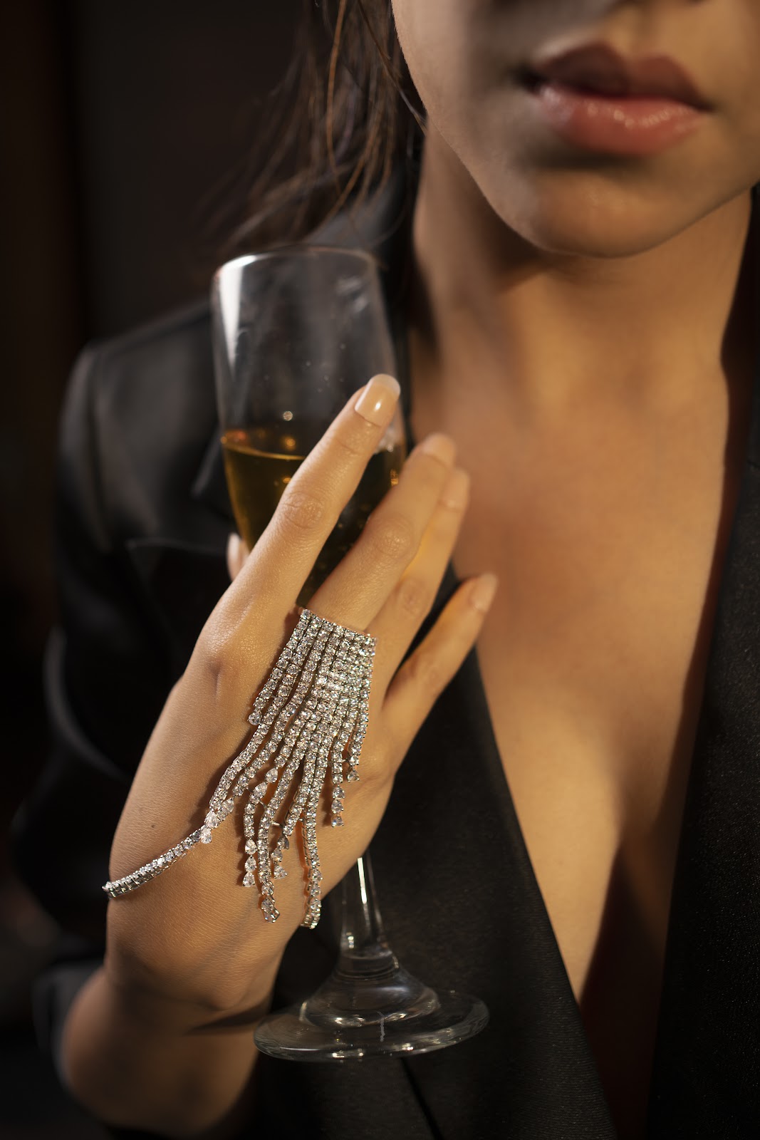 Women thumb diamond hand bracelet