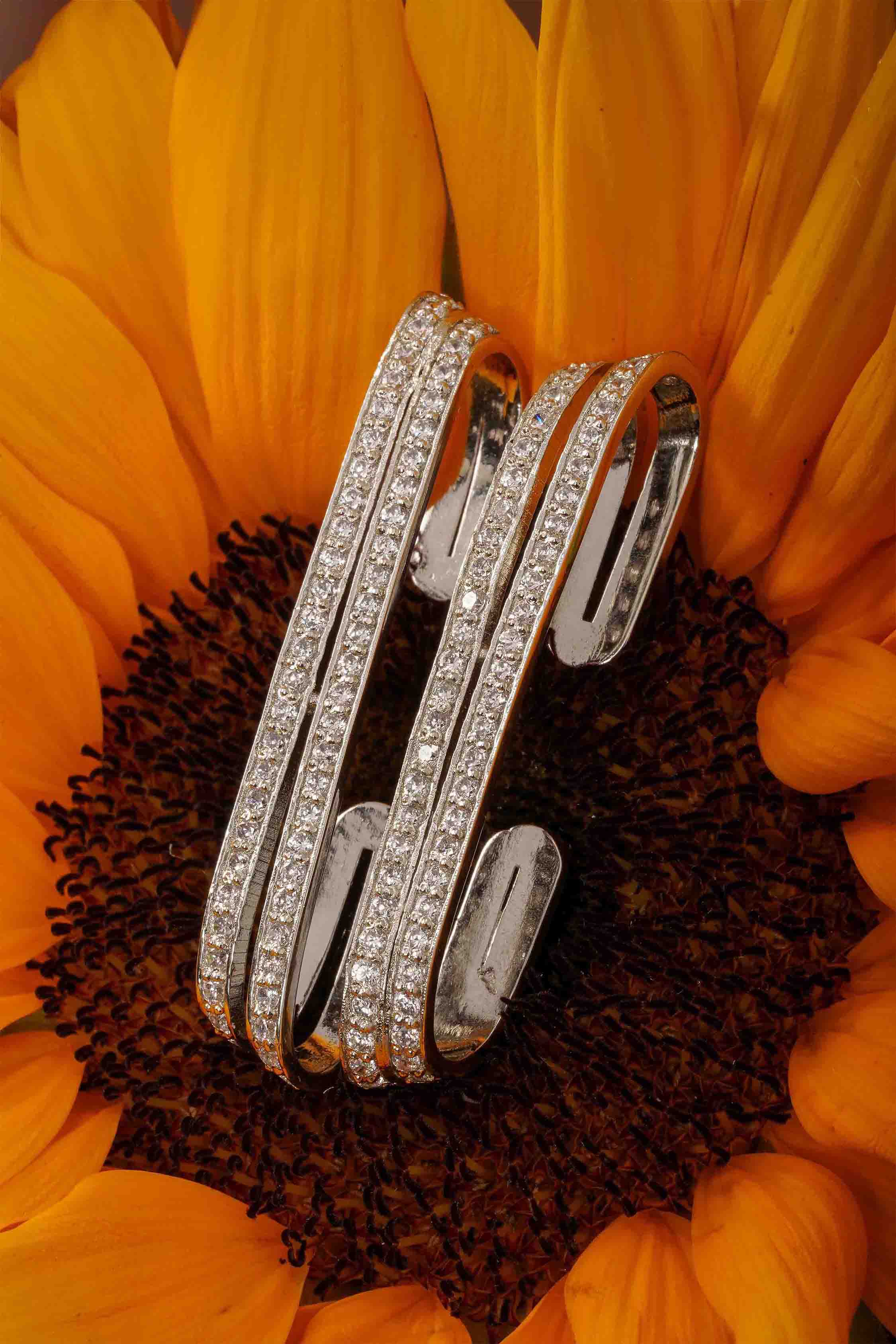 Sleek Harmony Ear Cuff